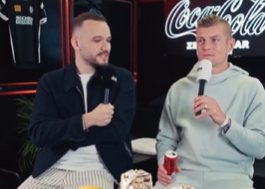 โครสเลือกทีมที่ดีที่สุดในประวัติศาสตร์: คริสเตียโน่ โรนัลโด้, โรนัลดินโญ่, กองหน้าโรนัลดินโญ่, เมสซี่ กองกลางตัวรุก