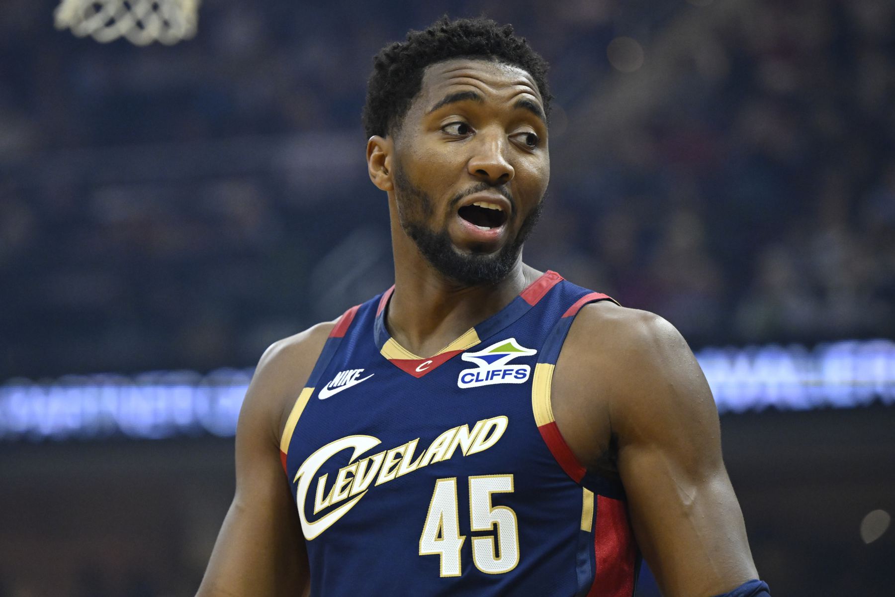 40 แต้มของมิทเชลล์และ 5 ประตูในสนามสามแต้มเพิ่มขึ้นเป็น 13 เกม แซงหน้าเลอบรอนกลายเป็นคนแรกในประวัติศาสตร์คาวาเลียร์ส