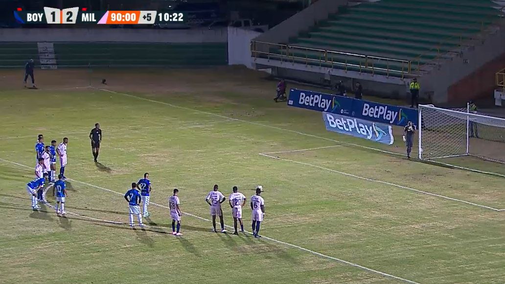 👀 ตรงไปยังอัฒจันทร์ในระยะ 12 หลาในช่วงทดเวลาบาดเจ็บสุดท้าย! เศรษฐีซิเกา 1-2 ไม่มีลุ้น