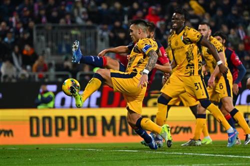 กายารี่ vs อินเตอร์ มิลาน