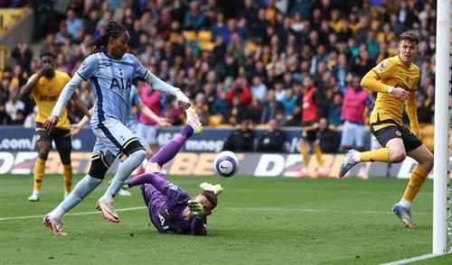 วูล์ฟแฮมป์ตัน พบ ท็อตแน่ม ฮ็อทสเปอร์