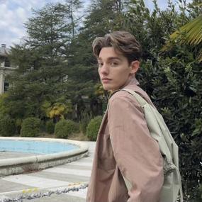 6686体育金牌作者Grayson