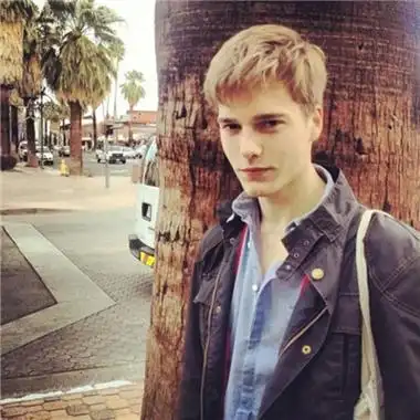 6686体育铁牌作者Paisley