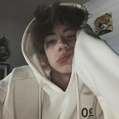 6686体育铁牌作者Laura