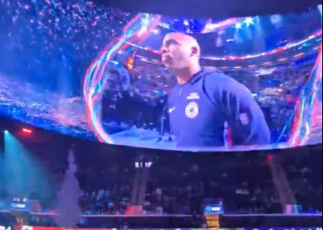 การเล่นให้กับ Clippers อีกครั้งที่บ้าน แฟนๆ ต่างส่งเสียงเชียร์พอลอย่างหูหนวก