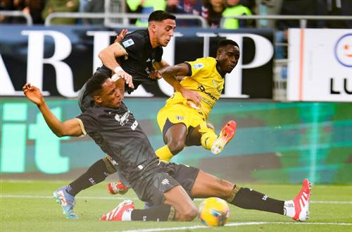 กาญารี่ vs ปาร์ม่า