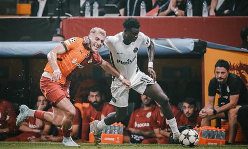 กาลาตาซาราย พบ ยัง บอยส์