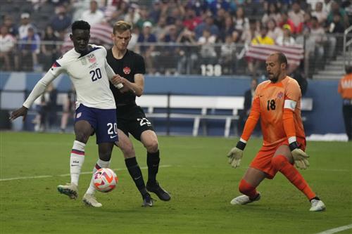 สหรัฐอเมริกากับแคนาดา